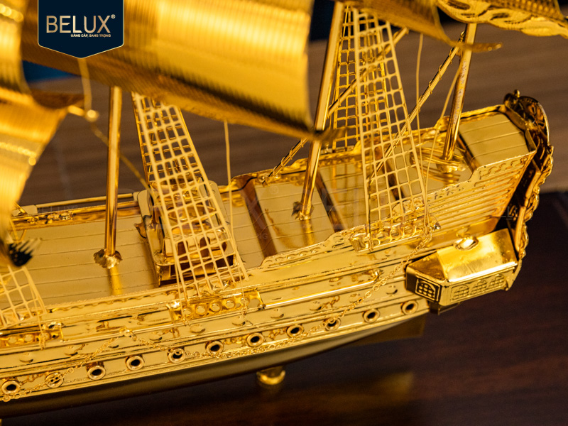 Thuyền buồm phong thủy mạ vàng 24k&nbsp;51x18x34cm